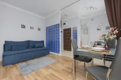 Część wypoczynkowa w obiekcie Bright Air-Conditioned Studio Close to PGE Narodowy by Noclegi Renters