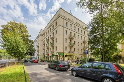 Budynek, w którym mieści się apartament