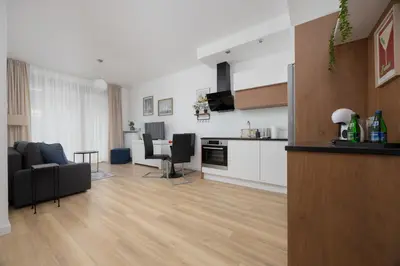 Kuchnia lub aneks kuchenny w obiekcie Spacious apartment near Paley and Medicover-Handelsmana 2nd