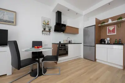 Kuchnia lub aneks kuchenny w obiekcie Spacious apartment near Paley and Medicover-Handelsmana 2nd