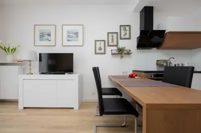 Telewizja i/lub zestaw kina domowego w obiekcie Glamorous apartment near Paley and Medicover-Handelsmana 3rd