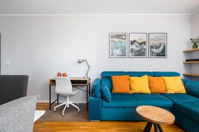 Część wypoczynkowa w obiekcie Las Bródnowski Urban Jungle Apartment by BookingHost
