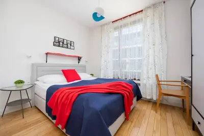 Łóżko lub łóżka w pokoju w obiekcie American Retro Apartment with Balcony Warsaw Powiśle by Noclegi Renters