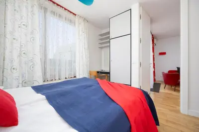Łóżko lub łóżka w pokoju w obiekcie American Retro Apartment with Balcony Warsaw Powiśle by Noclegi Renters