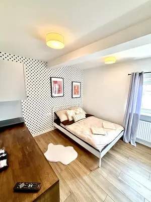 Łóżko lub łóżka w pokoju w obiekcie Royal - Studio in Central Warsaw by Metro Świętokrzyska