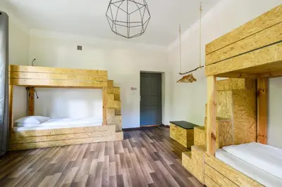 Łóżko lub łóżka w pokoju w obiekcie Lull Hostel