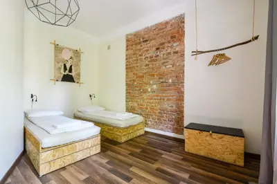 Łóżko lub łóżka w pokoju w obiekcie Lull Hostel