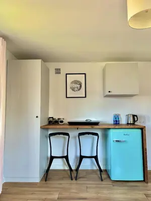 Kuchnia lub aneks kuchenny w obiekcie Canoe 2-Bedroom Apartment with City View in Central Warsaw