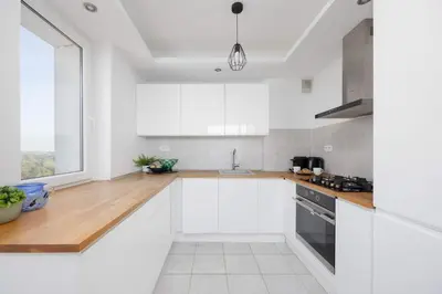 Kuchnia lub aneks kuchenny w obiekcie Luxurious Apartment in Warsaw with Beautiful City View and Air Conditioning by Noclegi Renters