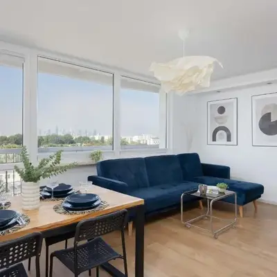 Luxurious Apartment in Warsaw with Beautiful City View and Air Conditioning by Noclegi Renters