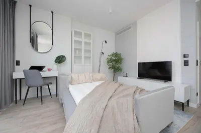 Telewizja i/lub zestaw kina domowego w obiekcie Towarowa Towers Warsaw Modern Air-Conditioned Studio by Noclegi Renters