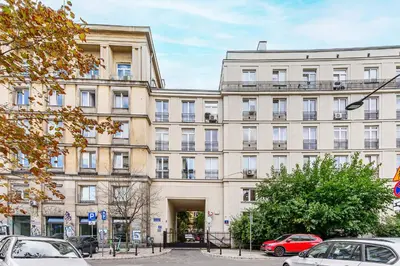 Budynek, w którym mieści się apartament