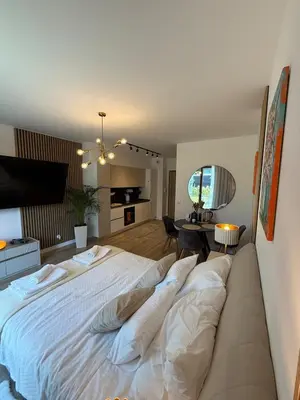 Łóżko lub łóżka w pokoju w obiekcie Apartment Miasteczko Wilanow Royal Wilanow