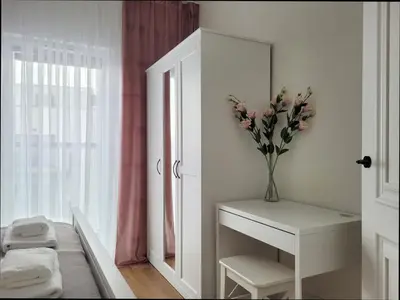 Łóżko lub łóżka w pokoju w obiekcie Factory apartment in historical estate, air conditioned, Metro