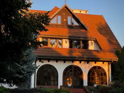 Budynek, w którym mieści się hotel