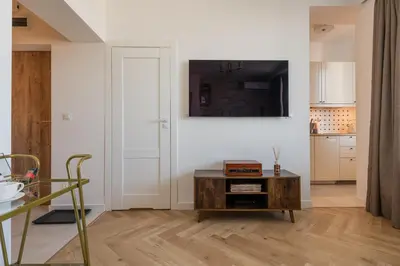 Telewizja i/lub zestaw kina domowego w obiekcie Tamka Center Residence z widokiem na Warszawę