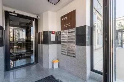 Łazienka w obiekcie Tamka Center Residence z widokiem na Warszawę