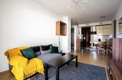 Kuchnia lub aneks kuchenny w obiekcie Close-Golden Apartments - Spacious & Bright in Platinum Towers by Browary Warszawskie