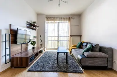 Telewizja i/lub zestaw kina domowego w obiekcie Close-Golden Apartments - Spacious & Bright in Platinum Towers by Browary Warszawskie