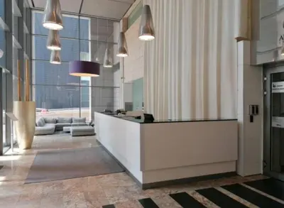 Kuchnia lub aneks kuchenny w obiekcie Close-Golden Apartments - Spacious & Bright in Platinum Towers by Browary Warszawskie