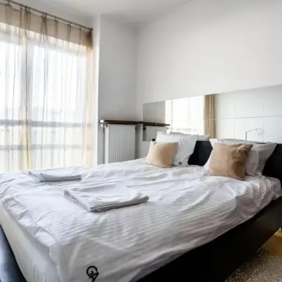 Close-Golden Apartments - Spacious & Bright in Platinum Towers by Browary Warszawskie