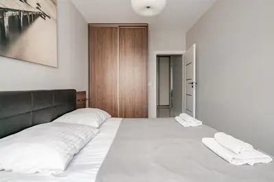 Łóżko lub łóżka w pokoju w obiekcie Luxury & Stylish Apartment in Wola Warsaw, Balcony