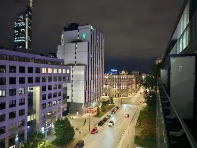 Widok na miasto Warszawa z tego apartamentu