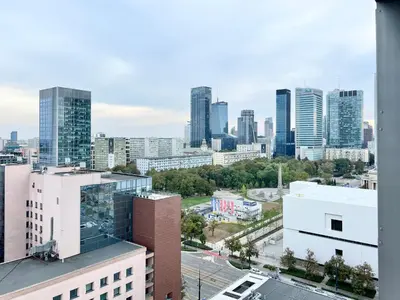 Widok na miasto Warszawa z tego apartamentu