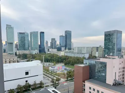 Widok na miasto Warszawa z tego apartamentu