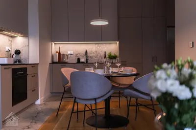 Kuchnia lub aneks kuchenny w obiekcie Grzybowska Luxury Apartment with Skyline View by House Expert Warsaw