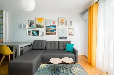 Część wypoczynkowa w obiekcie Metro Słodowiec Charming Apartment by BookingHost