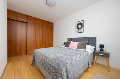 Łóżko lub łóżka w pokoju w obiekcie Wooden Apartment Bellottiego Warsaw with Parking by Noclegi Renters