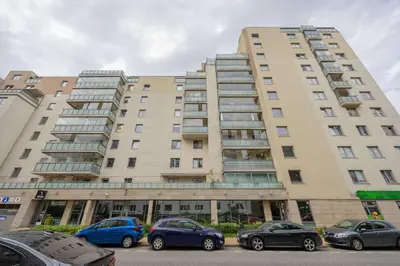 Budynek, w którym mieści się apartament