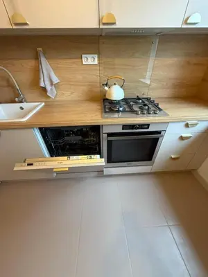 Kuchnia lub aneks kuchenny w obiekcie Friends & Family KEN Apartment 80m2, metro Stoklosy