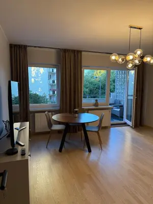 Telewizja i/lub zestaw kina domowego w obiekcie Friends & Family KEN Apartment 80m2, metro Stoklosy