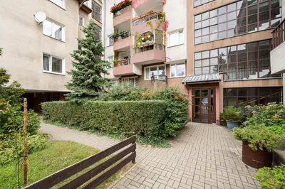 Budynek, w którym mieści się apartament