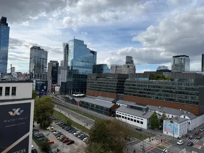 Widok na miasto Warszawa z tego apartamentu