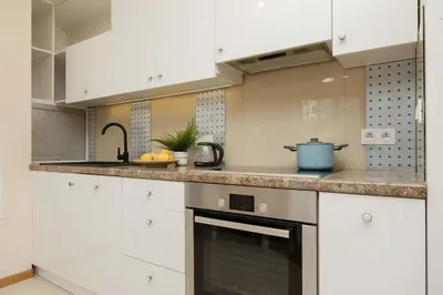 Kuchnia lub aneks kuchenny w obiekcie Beautiful Apartment with Spacious Terrace by Noclegi Renters