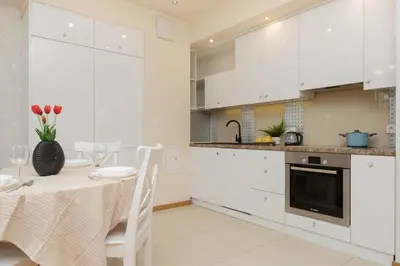 Kuchnia lub aneks kuchenny w obiekcie Beautiful Apartment with Spacious Terrace by Noclegi Renters