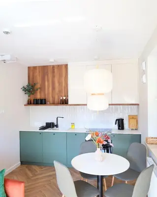 Kuchnia lub aneks kuchenny w obiekcie ZenApart - apartament z parkingiem