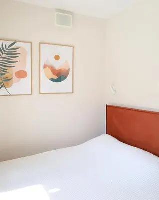 Łóżko lub łóżka w pokoju w obiekcie ZenApart - apartament z parkingiem