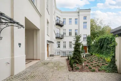 Ogród w obiekcie Stara Praga Boutique Apartment by BookingHost