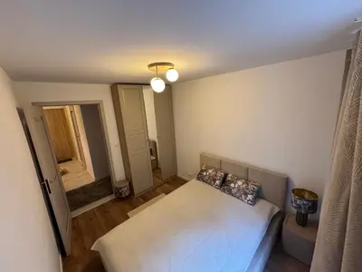 Łóżko lub łóżka w pokoju w obiekcie Apartament - Mieszkanie, nocleg przy Centrum Zdrowia Dziecka - Warszawa Międzylesie Wawer - Dzięcieliny 15