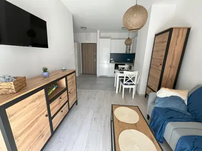 Telewizja i/lub zestaw kina domowego w obiekcie Łopuszańska 57 by Solarento
