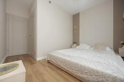 Łóżko lub łóżka w pokoju w obiekcie Elegant Apartament Kościeszów in Warsaw with Parking by Noclegi Renters