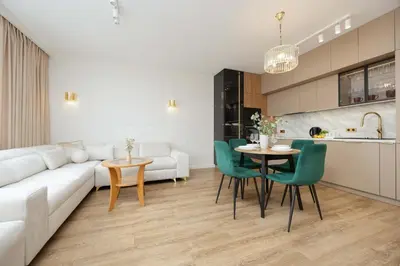 Kuchnia lub aneks kuchenny w obiekcie Elegant Apartament Kościeszów in Warsaw with Parking by Noclegi Renters