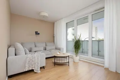 Część wypoczynkowa w obiekcie Spacious Warsaw Apartment with Parking Next to Metro by Noclegi Renters