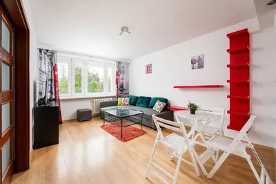 Część wypoczynkowa w obiekcie Rondo ONZ Downtown Apartment by BookingHost