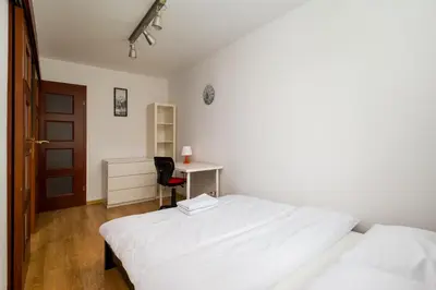 Łóżko lub łóżka w pokoju w obiekcie Rondo ONZ Downtown Apartment by BookingHost