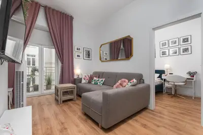 Część wypoczynkowa w obiekcie Targowa 21 by Homeprime